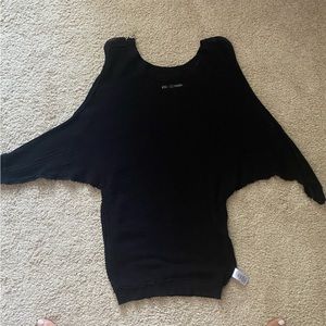 Black Maurice’s 3/4 sleeve sweater